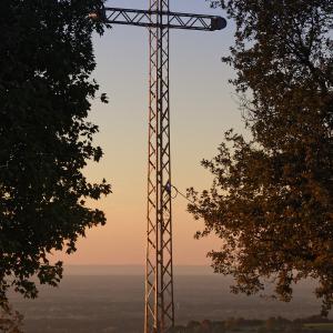 Gizia- croix du belvédère au soleil couchant